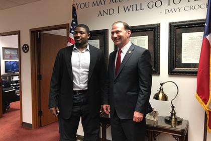 NFL star and CTFB Ambassador Kelvin Beachum