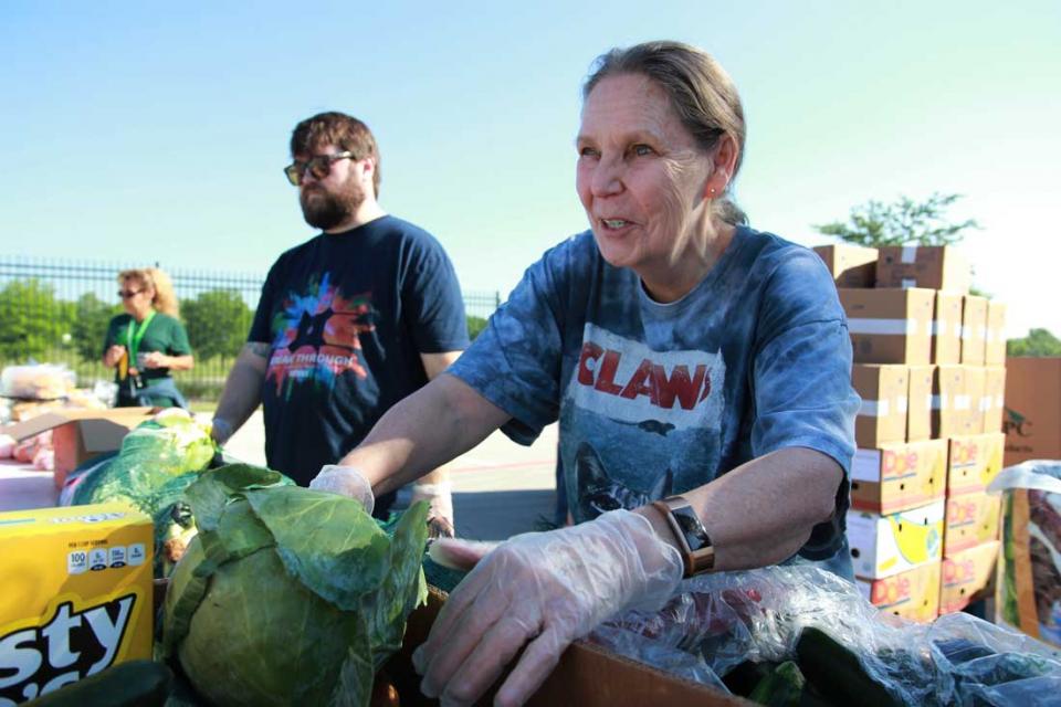 Volunteer Honors Veteran Brother through VA Mobile Pantry Service