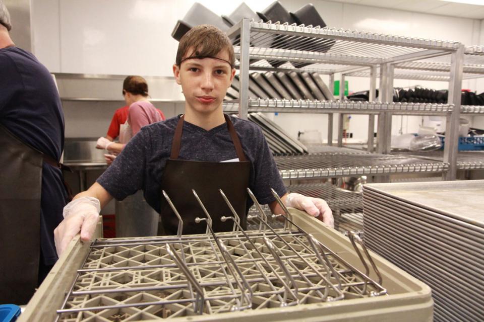 Young Hunger Fighter Learns about Food Insecurity