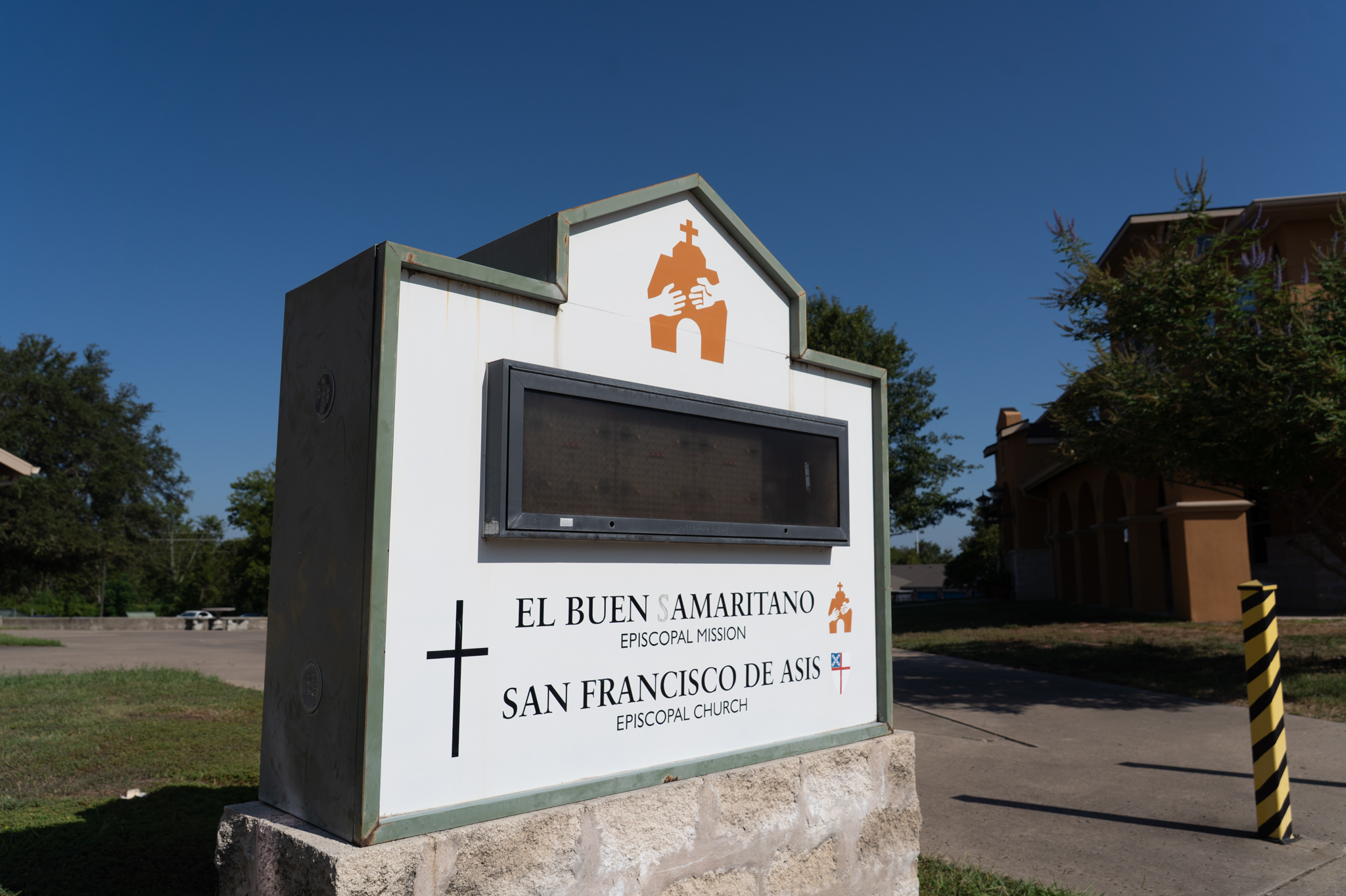 El Buen Samaritano Sign
