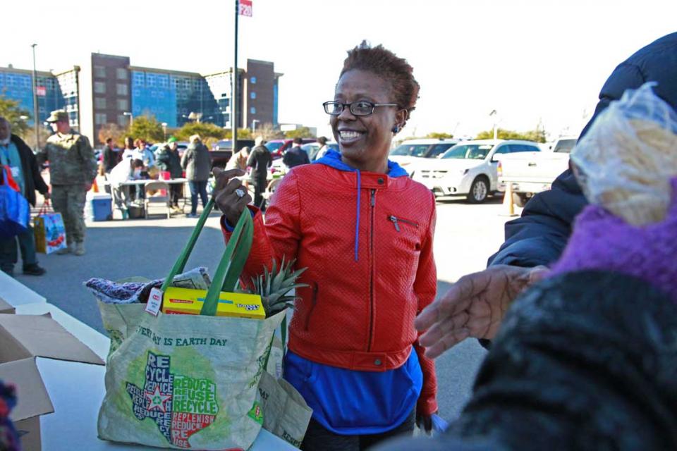 New Mobile Food Pantry Serves Veterans in Temple