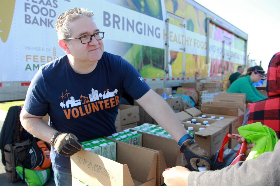 Mobile Food Pantry Volunteer Spotlight: Texas Mutual Insurance